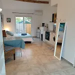 Studio Cosy Climatise Avec Terrasse & Wifi Apartment *
