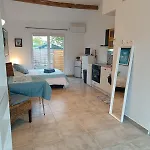 Studio Cosy Climatise Avec Terrasse & Wifi Apartment *